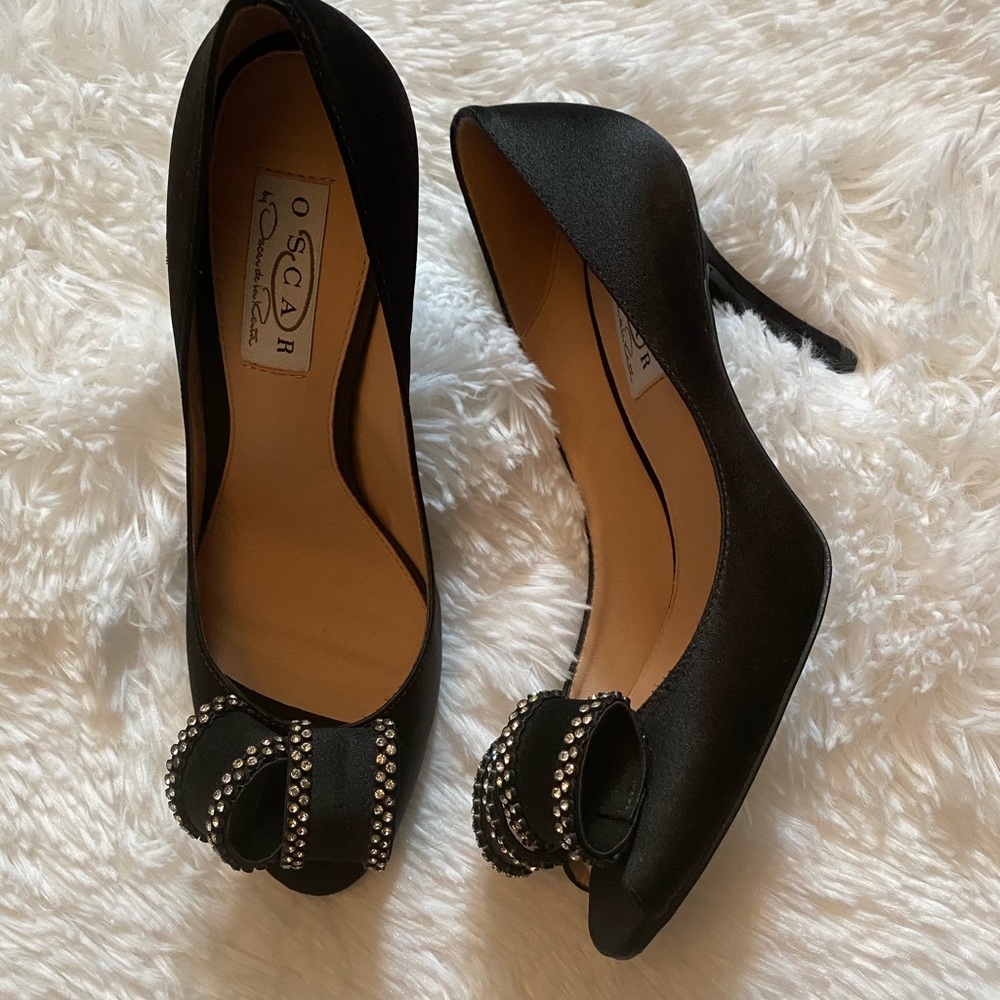 Oscar de la renta open toe satin shoes